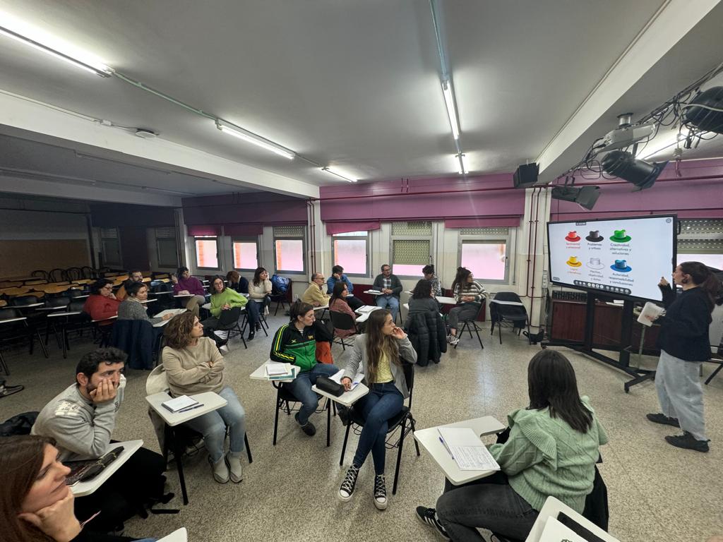 InstiLab: formaciones con docentes y otros profesionales del entorno